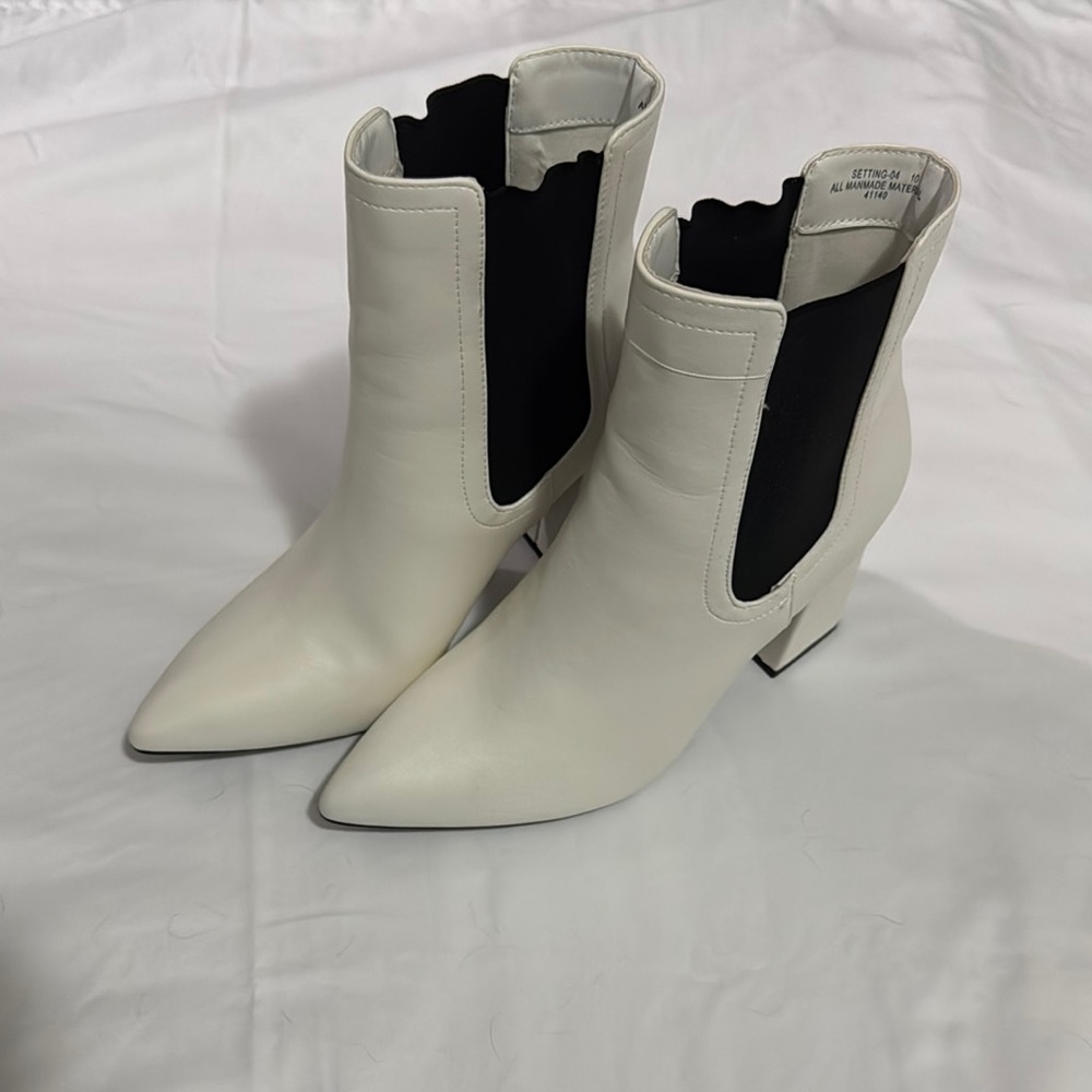 BAMBOO Black and White Heeled Boots with Sleek Design